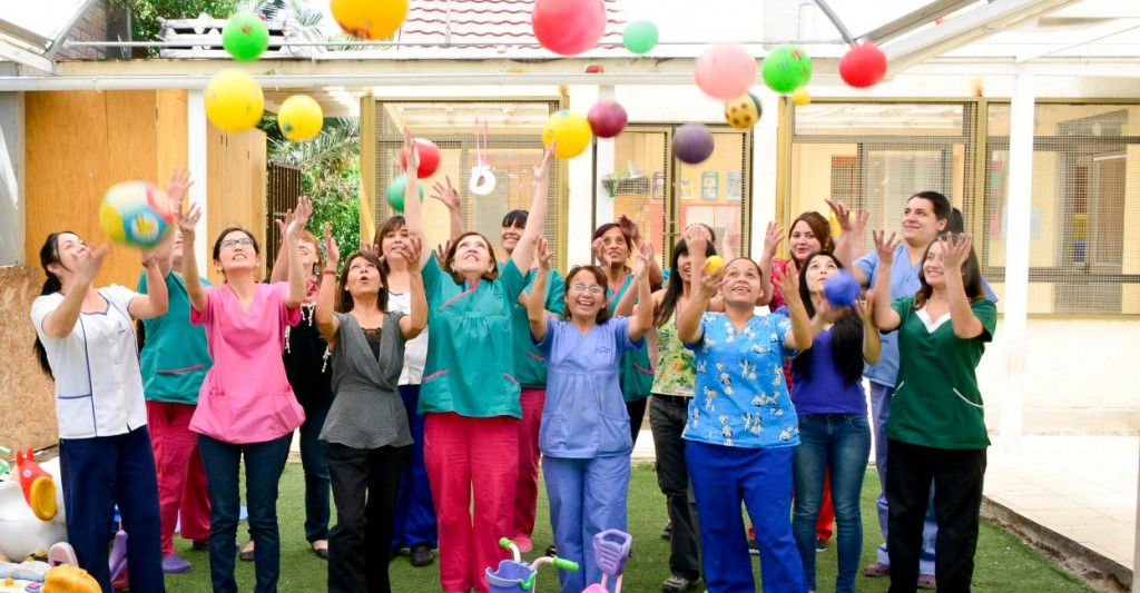 Equipo de la Residencia Grada en el patio